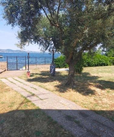 Independent Villa With Private Beach On The Lake Bracciano  Extérieur photo