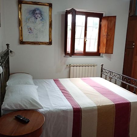 Independent Villa With Private Beach On The Lake Bracciano  Extérieur photo