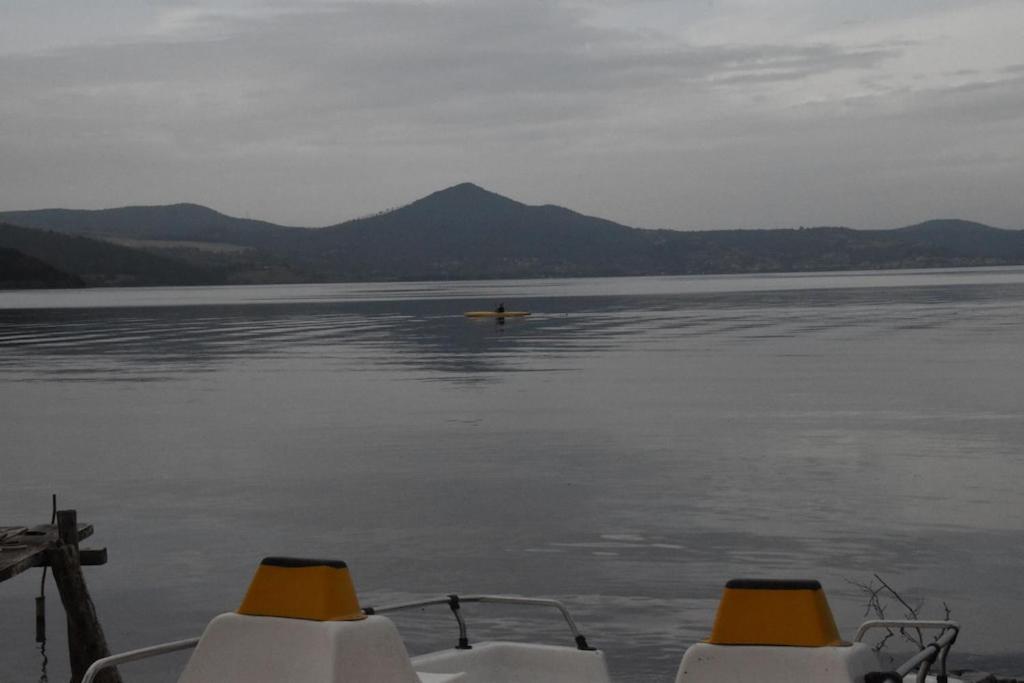 Independent Villa With Private Beach On The Lake Bracciano  Extérieur photo