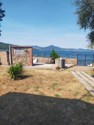 Independent Villa With Private Beach On The Lake Bracciano  Extérieur photo