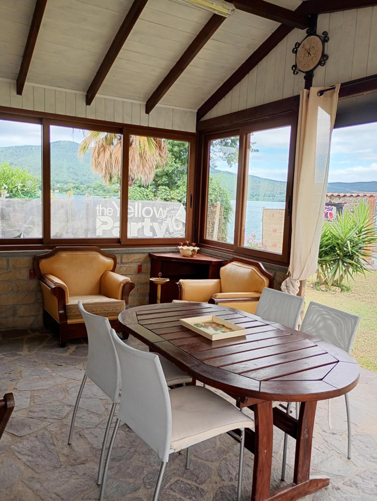 Independent Villa With Private Beach On The Lake Bracciano  Extérieur photo