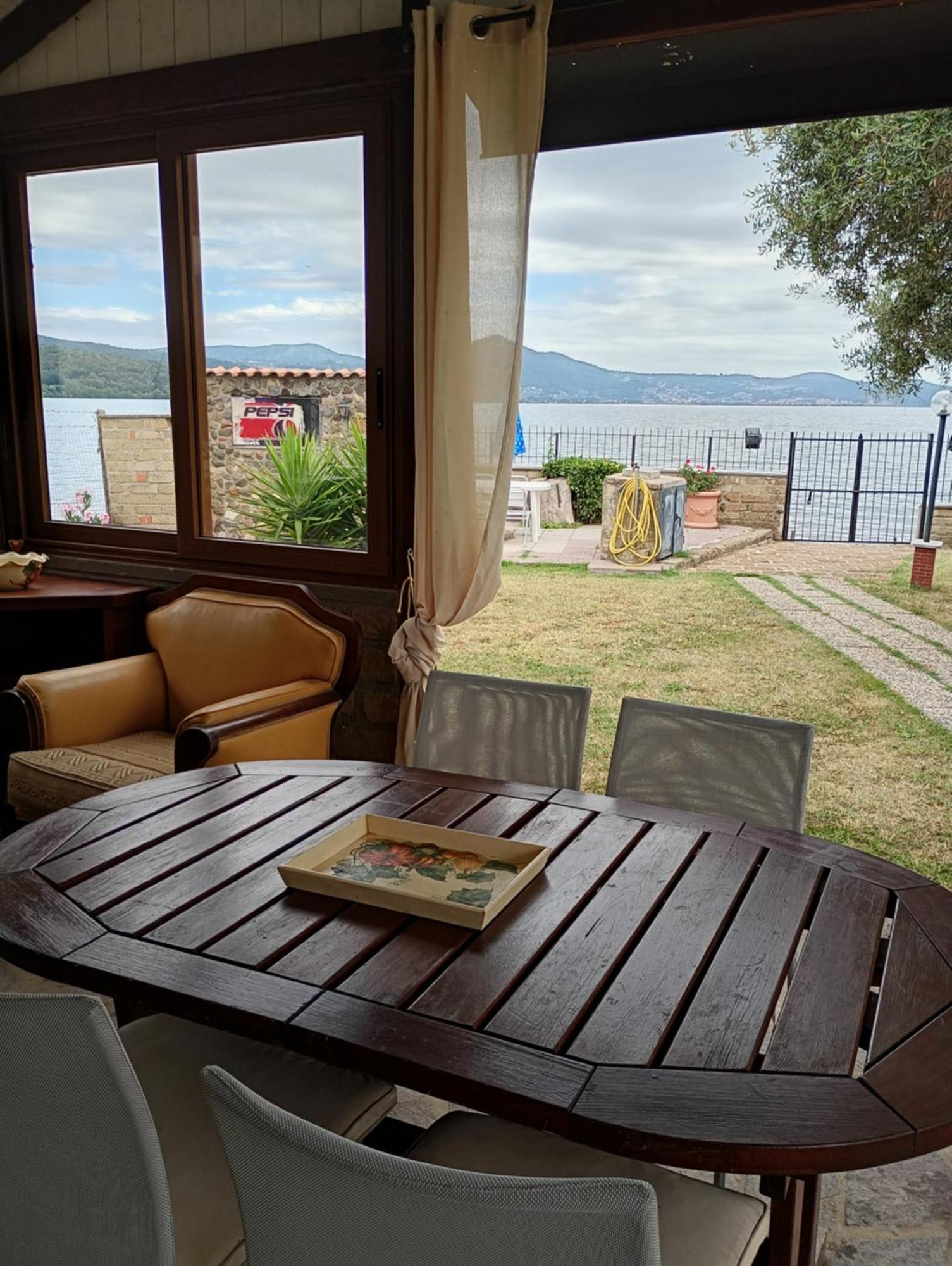 Independent Villa With Private Beach On The Lake Bracciano  Extérieur photo